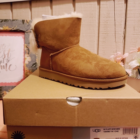 SOLD* UGG Women's Classic Mini Fluff Bow Boot - Picture 1 of 3